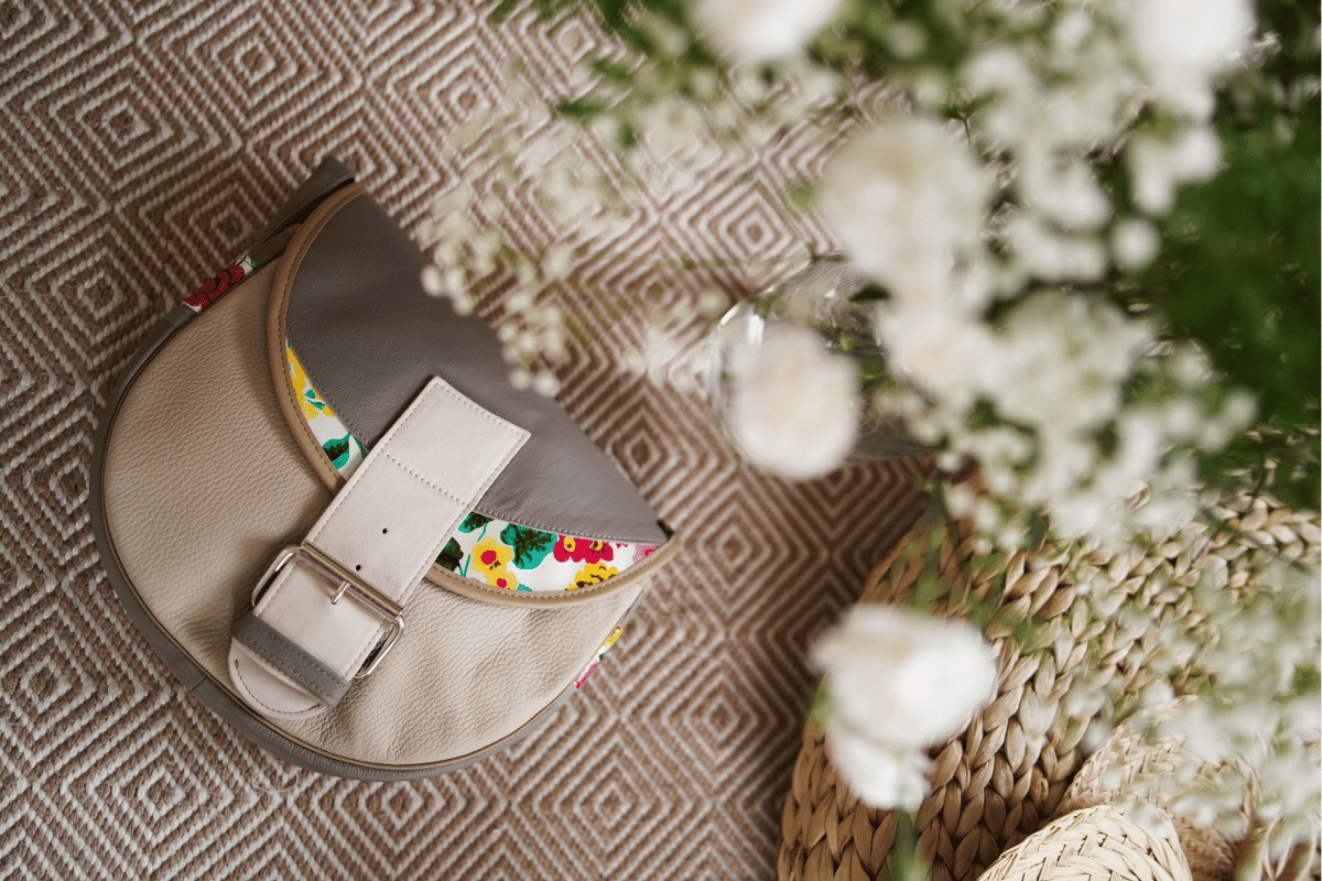 Torebka na komunię i chrzciny – jak stworzyć elegancką stylizację dla gościa